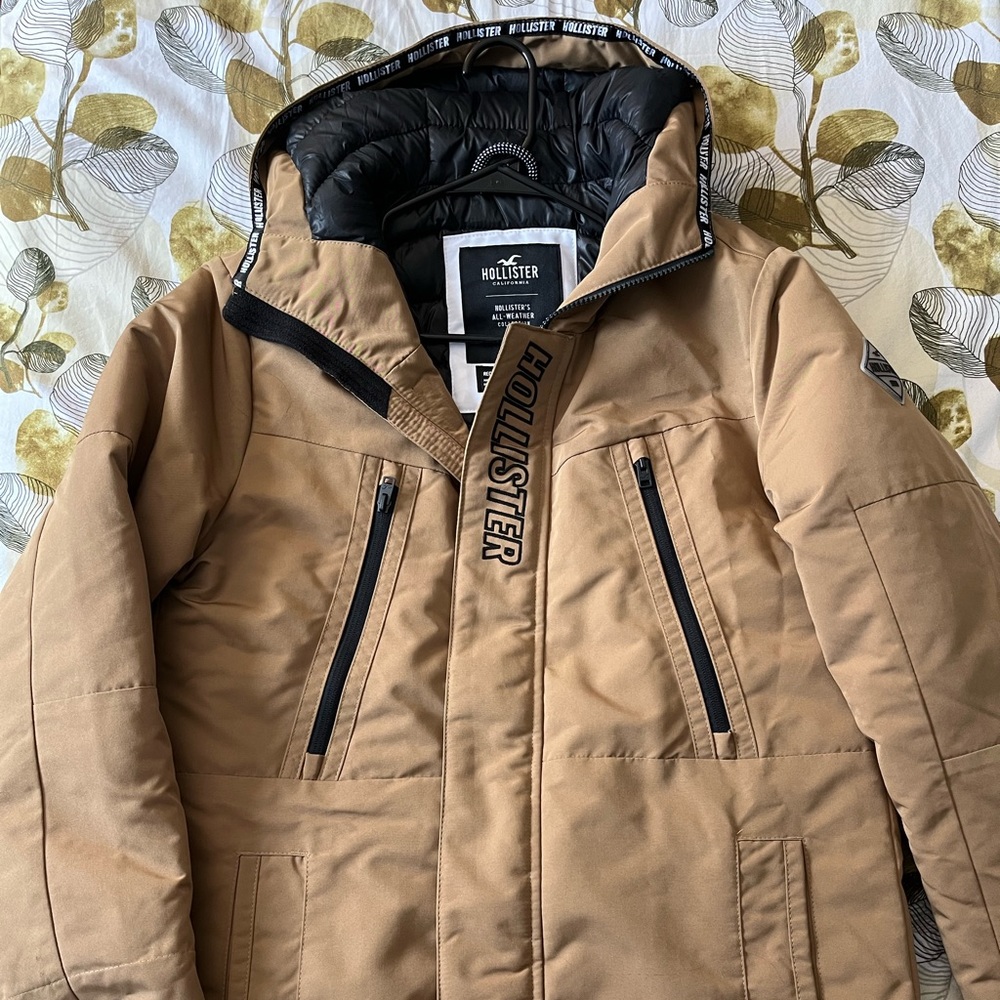 Cute Tan coloured Hollister original winter jacket Small size